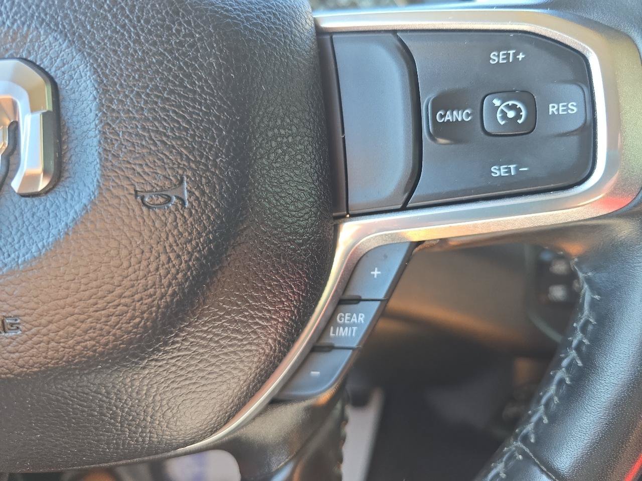 Used 2024 RAM 2500 Laramie AWD/4WD image 32
