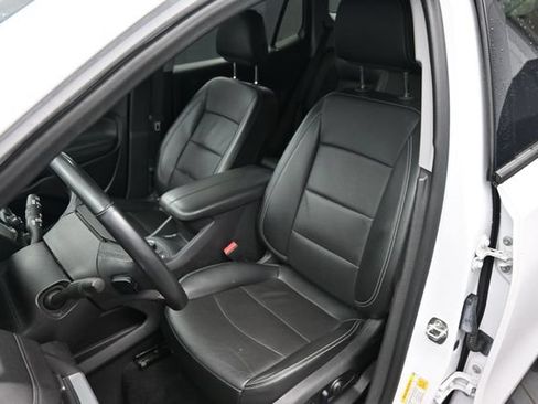 Used 2024 GMC Terrain SLT AWD/4WD image 19