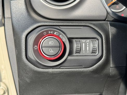 Used 2022 Jeep Gladiator Willys image 31