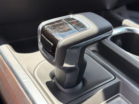 Used 2025 GMC Sierra 1500 SLT w/ SLT Premium Package AWD/4WD image 31