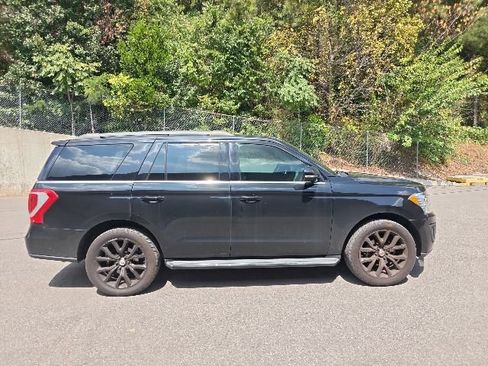 Used 2019 Ford Expedition XLT w/ Equipment Group 202A RWD image 2