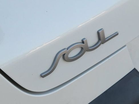 Used 2022 Kia Soul LX FWD image 10
