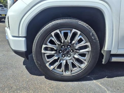 Used 2024 GMC Sierra 1500 Denali Ultimate AWD/4WD image 10