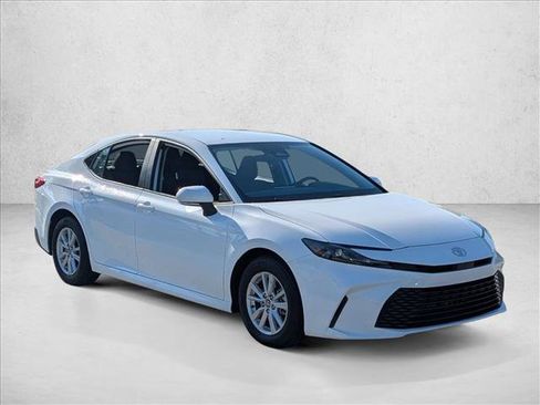 Used 2025 Toyota Camry LE FWD image 3