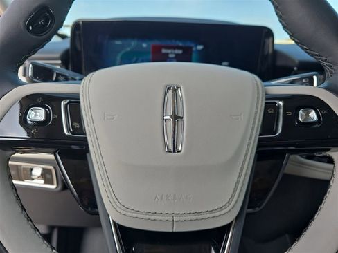 New 2025 Lincoln Aviator Reserve w/ Luxury Package image 27