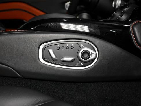 Used 2019 Aston Martin V8 Vantage Coupe RWD image 34
