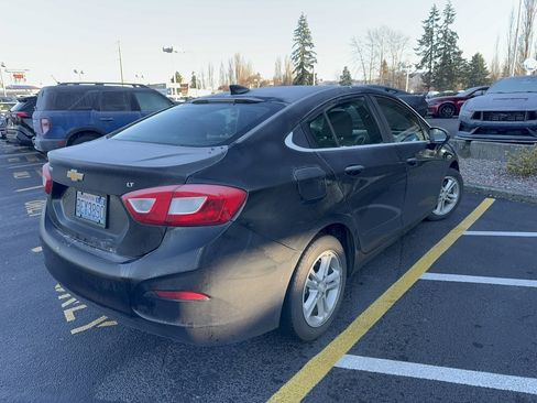 Used 2016 Chevrolet Cruze LT image 2