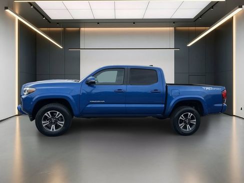 Used 2018 Toyota Tacoma SR5 RWD image 2