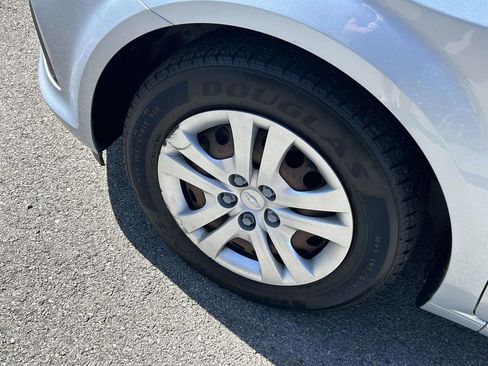 Used 2018 Chevrolet Sonic LS image 9