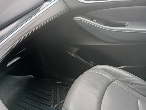 Used 2018 Buick Enclave Essence FWD image 26