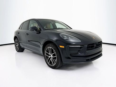 Certified 2025 Porsche Macan AWD/4WD image 9
