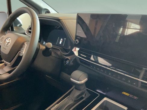 Certified 2025 Toyota Sienna Limited AWD/4WD image 35