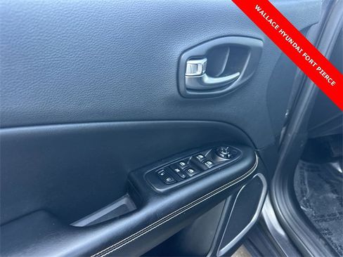 Used 2020 Jeep Compass Latitude image 16