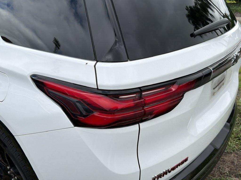 Used 2023 Chevrolet Traverse Premier w/ Redline Edition FWD image 8