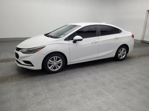 Used 2018 Chevrolet Cruze LT image 2