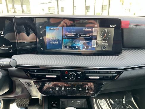 New 2025 Nissan Kicks SR image 22