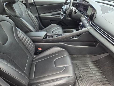 Used 2025 Hyundai Elantra Limited FWD image 13