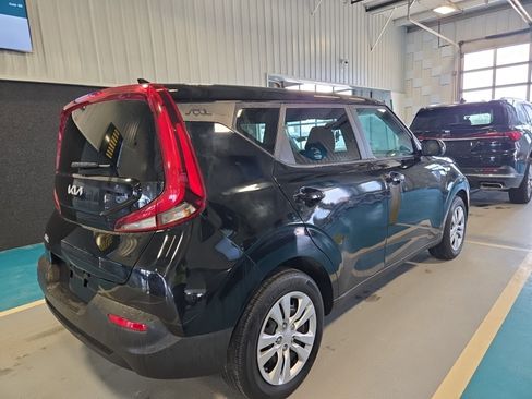 Used 2022 Kia Soul LX image 4