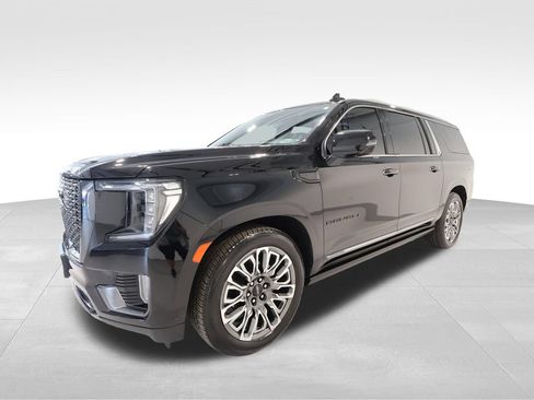 Used 2024 GMC Yukon XL Denali Ultimate AWD/4WD image 8