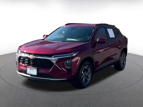 Used 2025 Chevrolet Trax LT image 12