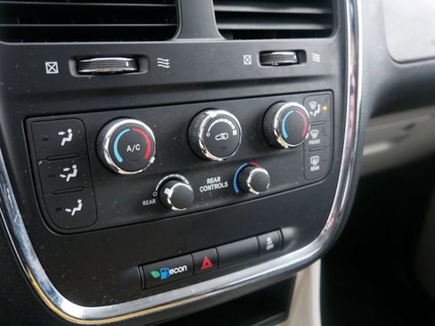 Used 2012 Dodge Grand Caravan SXT image 21