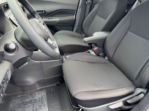 New 2025 Nissan Kicks Play S image 11