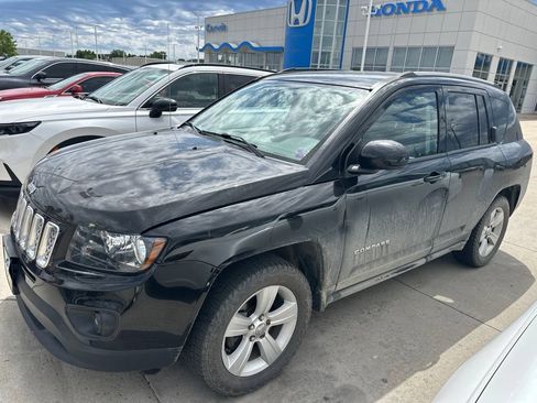 Used 2016 Jeep Compass Latitude AWD/4WD image 2