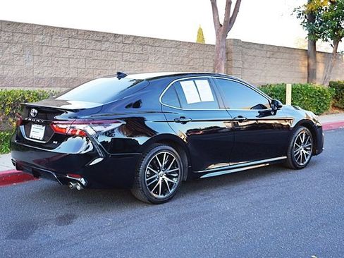 Used 2022 Toyota Camry SE image 8