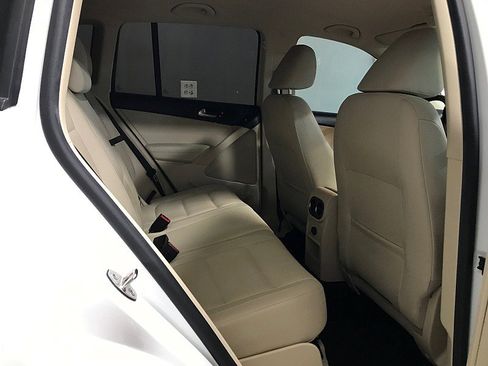 Used 2017 Volkswagen Tiguan S image 16