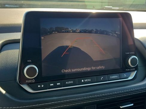 Used 2023 Nissan Rogue S image 27