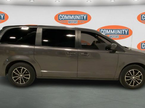 Used 2018 Dodge Grand Caravan SE image 9