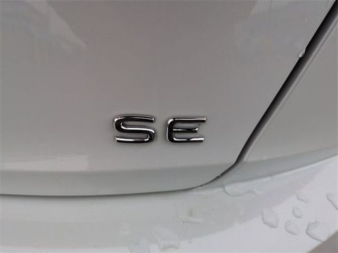 Used 2025 Volkswagen Jetta SE w/ Sunroof Package image 12