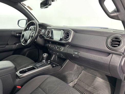 Used 2016 Toyota Tacoma TRD Sport image 25
