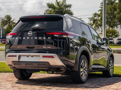 Used 2025 Nissan Pathfinder SL AWD/4WD image 5