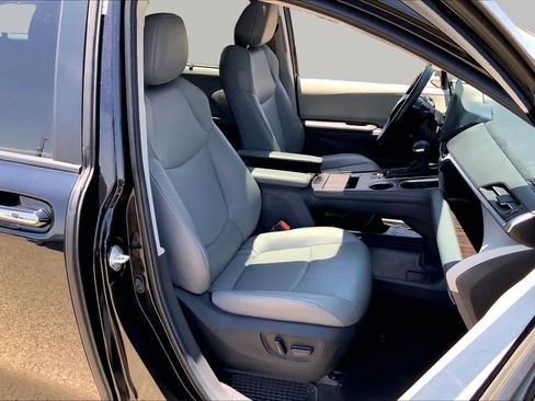 Used 2024 Toyota Sienna XLE FWD image 9