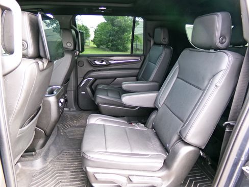 Used 2021 GMC Yukon XL Denali w/ Denali Ultimate Package AWD/4WD image 14