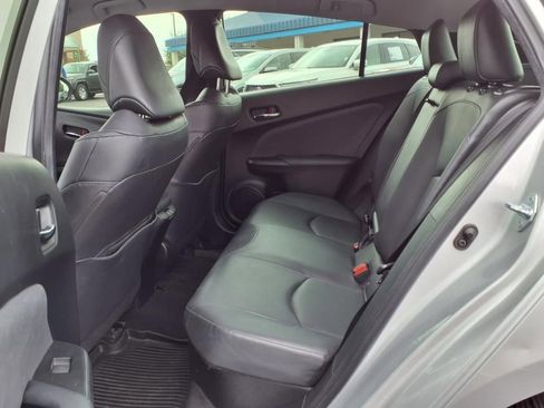 Used 2022 Toyota Prius XLE image 6