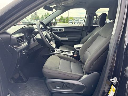 Used 2024 Ford Explorer XLT AWD/4WD image 10