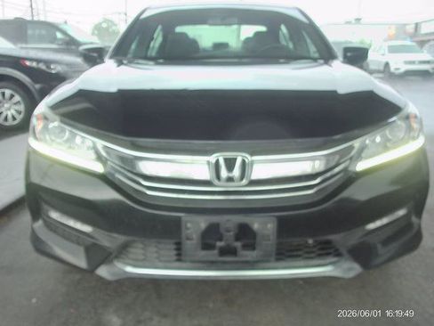 Used 2017 Honda Accord Sport image 2