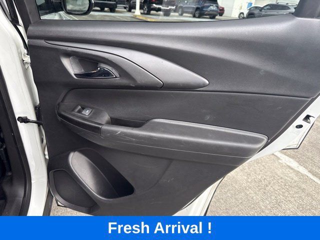 Used 2023 Chevrolet TrailBlazer LT w/ Convenience Package FWD image 14