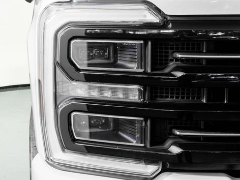 Used 2025 Ford F250 Platinum image 30