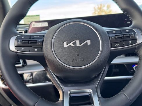 New 2025 Kia Sportage SX image 9