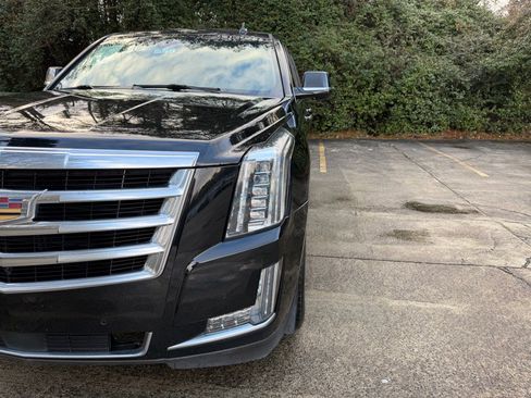 Used 2017 Cadillac Escalade Premium Luxury image 15