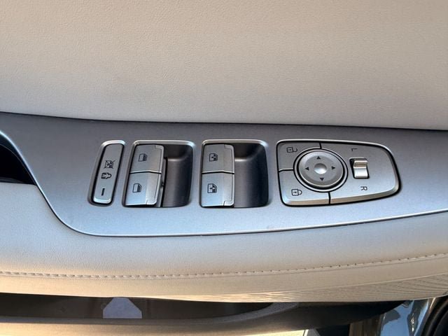 Used 2022 Hyundai Palisade SEL w/ 8P Bench Seat Package FWD image 4