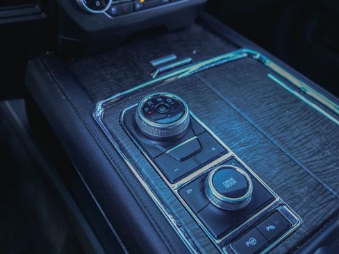 Used 2018 Ford Expedition Limited w/ Equipment Group 302A image 26