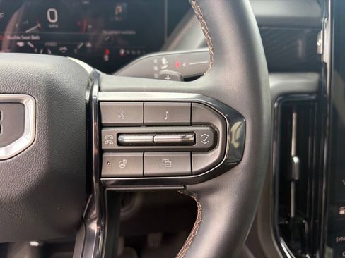 Used 2025 GMC Yukon AT4 AWD/4WD image 6