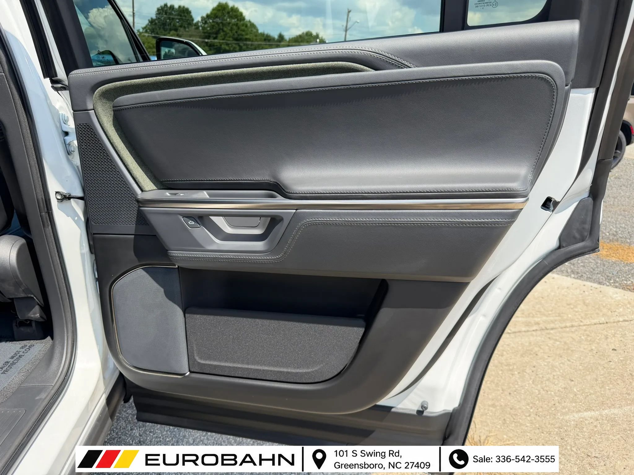Used 2025 Rivian R1S Adventure Dual AWD/4WD image 19