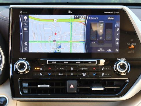 Used 2020 Toyota Highlander Platinum image 21