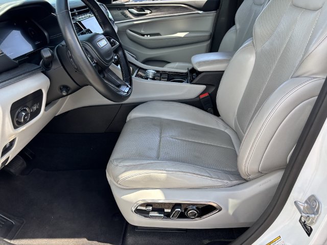 Used 2021 Jeep Grand Cherokee L Overland w/ Advanced Protech Group III AWD/4WD image 19