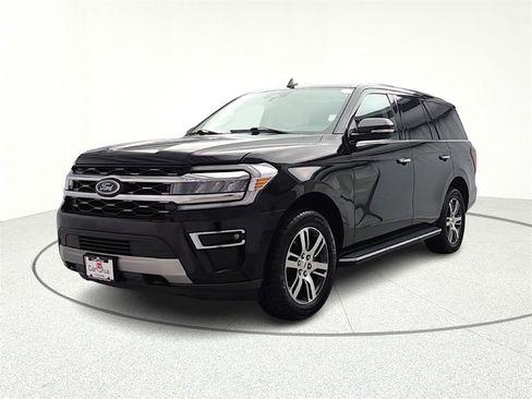 Used 2023 Ford Expedition Limited image 3